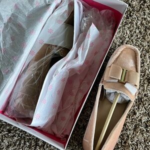 ISSAC MIZRAHI Velvet Moccasins with Bow Accent - Rose Blush Size 8.5